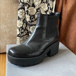 Vagabond Black Leather Lug Sole Ankle Boots size 6